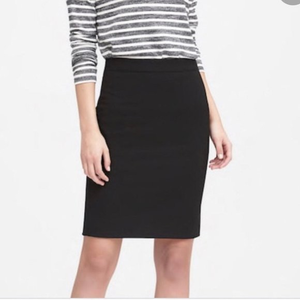 Banana Republic Black Lined Pencil‎ Skirt